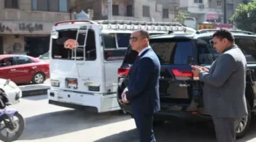 محافظ الجيزة يقيل نائب رئيس حي بولاق الدكرور ويحيل قيادات للتحقيق عقب جولة